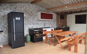 5min da Praia Grande, piscina, Wi-fi, churrasqueira, cozinha externa